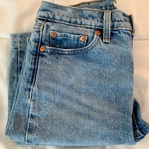 AUTHENTIC LEVIS WEDGIE STRAIGHT JEAN! light wash.